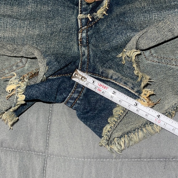 Free People Runaway Cutoff Exposed Button Fly Distressed Raw Hem Shorts Size 24 - Picture 7 of 11